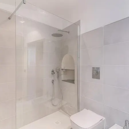 Trastevere At Piazza Giuditta Arcuati Roma