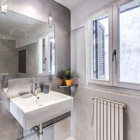 Trastevere At Piazza Giuditta Arcuati Roma