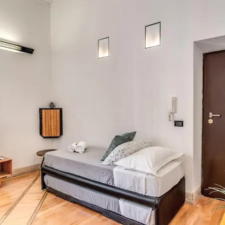 Trastevere At Piazza Giuditta Arcuati * Roma