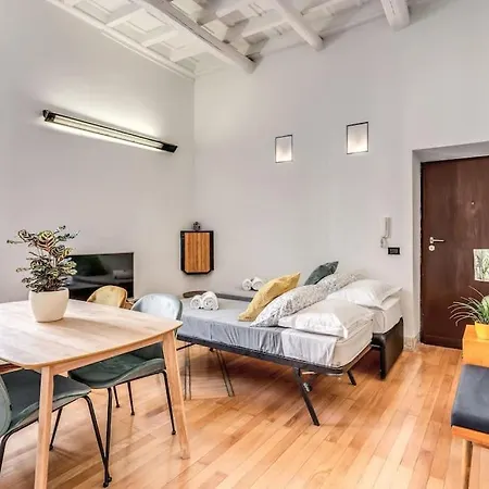 Trastevere At Piazza Giuditta Arcuati Roma